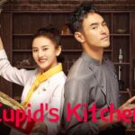 Los protagonistas de "Cupid's Kitchen" vestidos con uniformes de cocina posan en una cocina profesional.