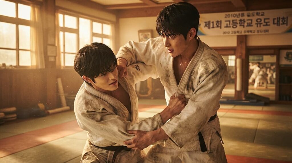 Escena de entrenamiento de judo entre Woo-jae y Ha-ru, parte del análisis de Dive into You personajes.